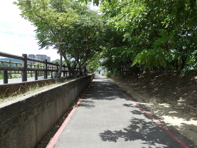 基隆河右岸自行車道_汐止段 (214).JPG