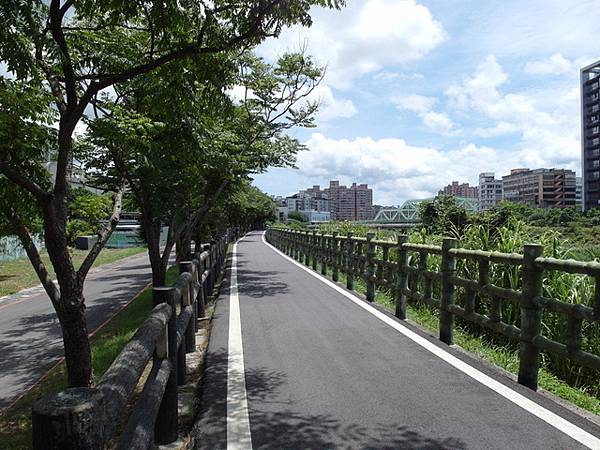 基隆河右岸自行車道_汐止段 (210).JPG