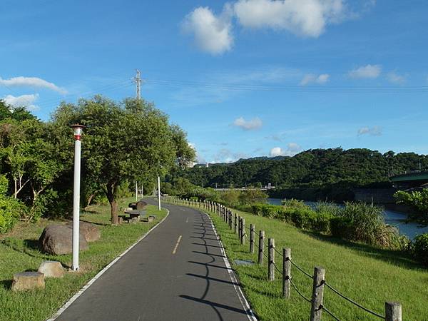 基隆河右岸自行車道_汐止段 (249).JPG