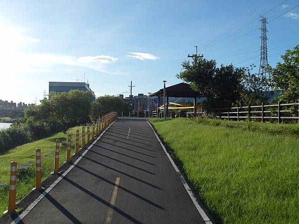 基隆河右岸自行車道_汐止段 (274).JPG