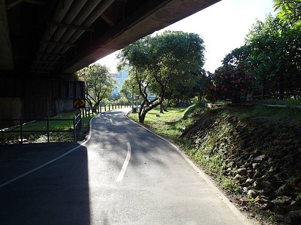 基隆河右岸自行車道_汐止段 (272).JPG