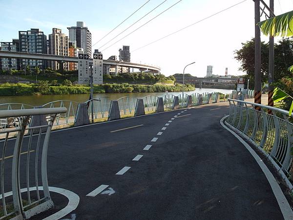 基隆河右岸自行車道_汐止段 (283).JPG