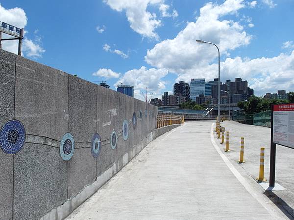 基隆河右岸自行車道_汐止段 (317).JPG