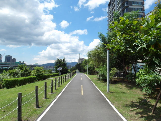 基隆河右岸自行車道_汐止段 (324).JPG