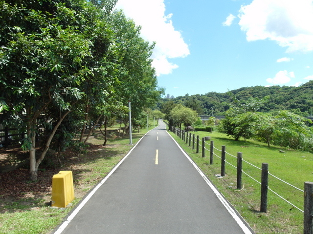 基隆河右岸自行車道_汐止段 (325).JPG