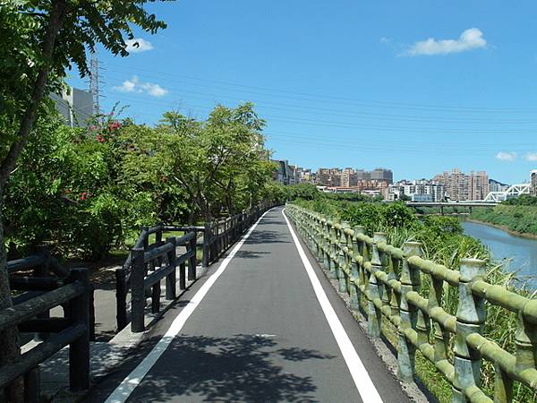 基隆河右岸自行車道_汐止段 (328).JPG