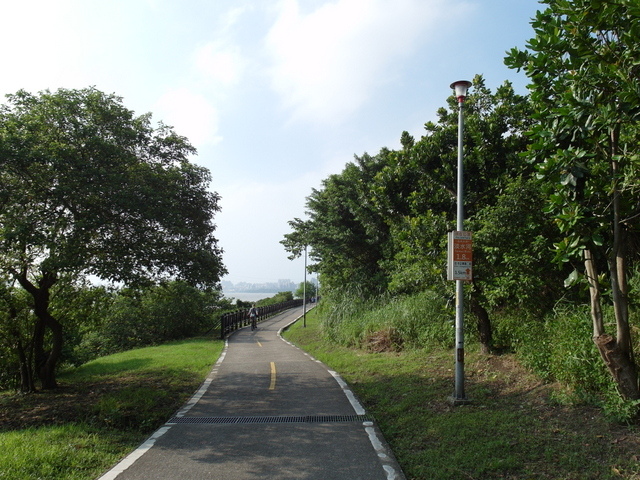 淡水河右岸自行車道 (12).JPG