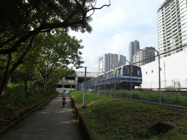 淡水河右岸自行車道 (29).JPG