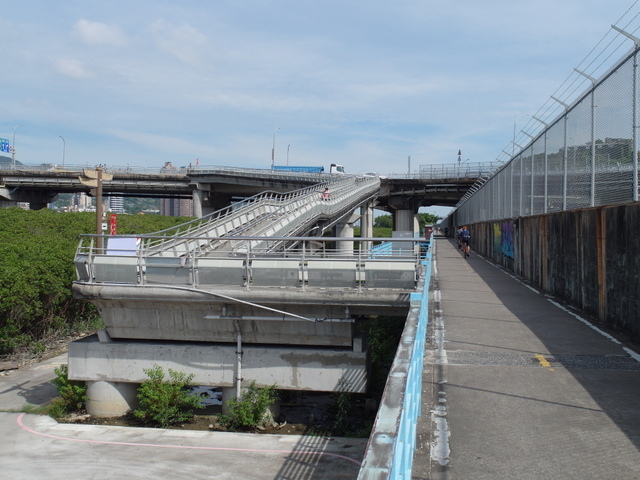 淡水河右岸自行車道 (150).JPG