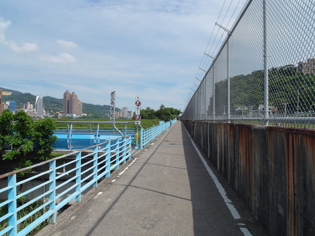 淡水河右岸自行車道 (155).JPG