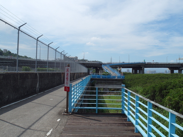 淡水河右岸自行車道 (157).JPG