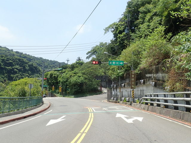 基平公路 (101).JPG