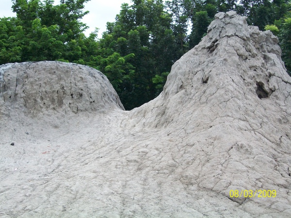 烏山頭泥火山