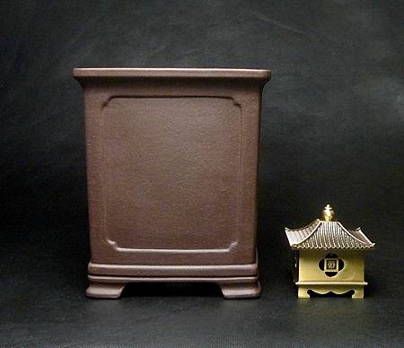 【盆缽收藏】紫泥- 中品-外緣奎面下代高方盆 10 09