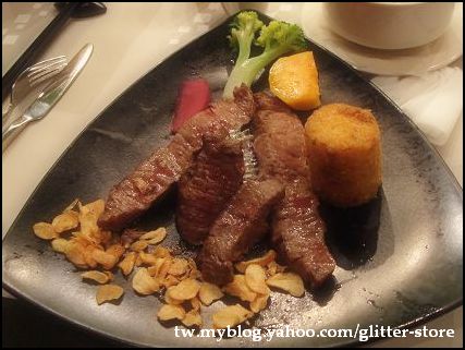 初八．陶板屋．兒童餐：主菜香蒜瓦片牛肉.JPG