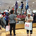 uniqlo 台北站前店.JPG