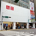 uniqlo 台北站前店1.JPG