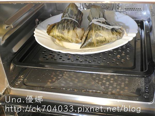 Panasonic 國際牌蒸氣烘烤爐NU-SC100蒸魚蒸冷凍肉粽-0009.JPG