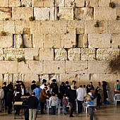 800px-Western_wall_jerusalem_night.jpg