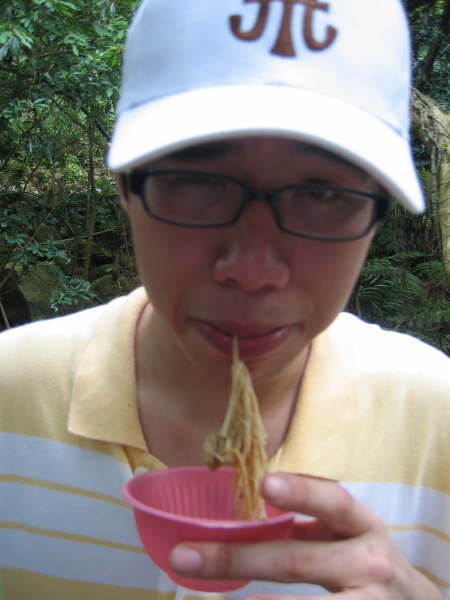 吃ㄆㄣ的可憐仔...阿軒