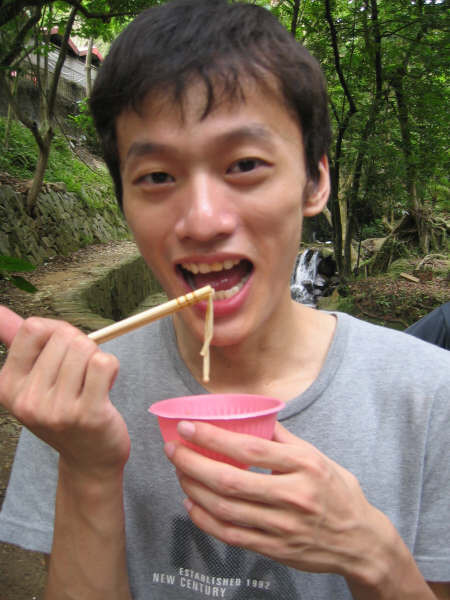 吃著ㄆㄣ的泡泡