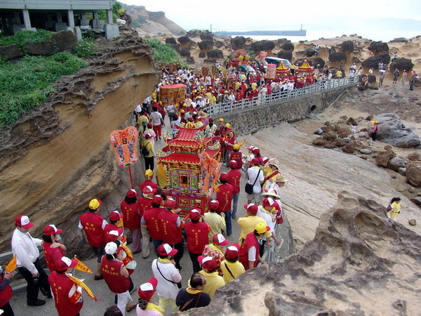 神轎入野柳風景區