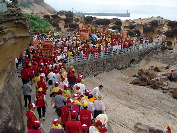 神轎入野柳風景區