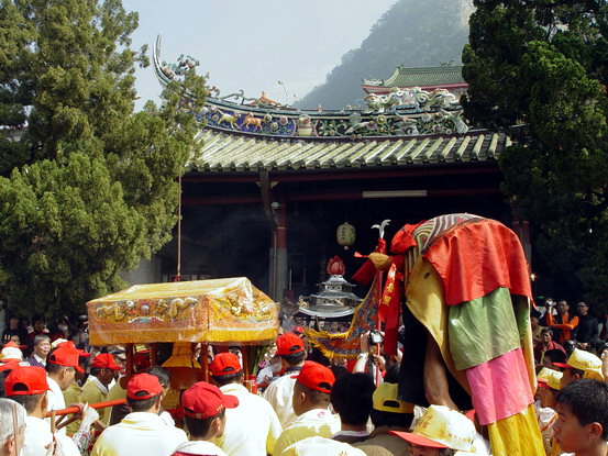 入關子嶺火山碧雲寺