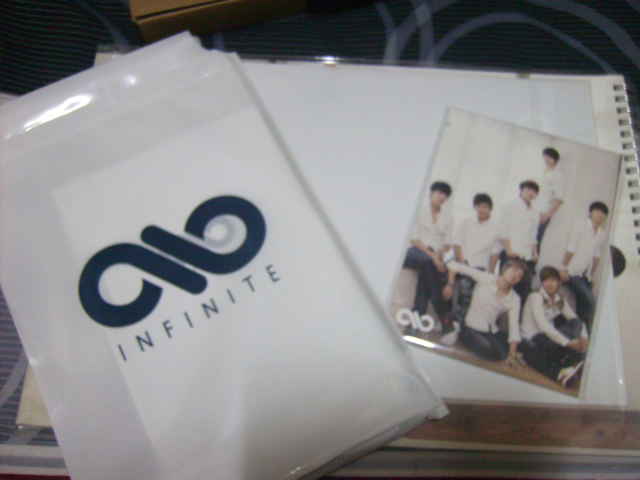 INFINITE 2012桌曆