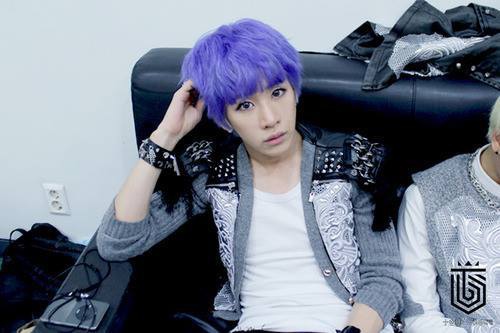 所屬團體：ToppDogg 本名：金秉珠 藝名：B-JOO(비주) 生日：1994年01月08日 身高：175cm 体重：55kg