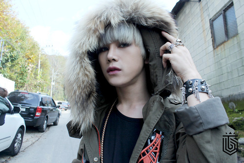 所屬團體：ToppDogg 本名：金韓率 藝名：Hansol(한솔) 生日：1993年06月15日 身高：172cm 体重：61kg