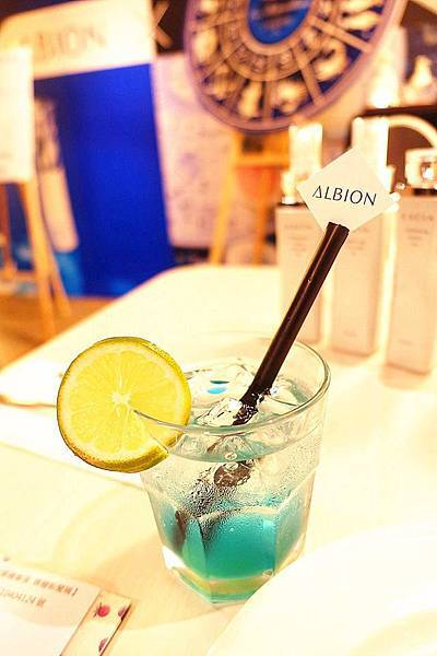 Les Merveilleuses LADUREE 浮飾仕女頰彩 星象限定盒 2015 夏季限量