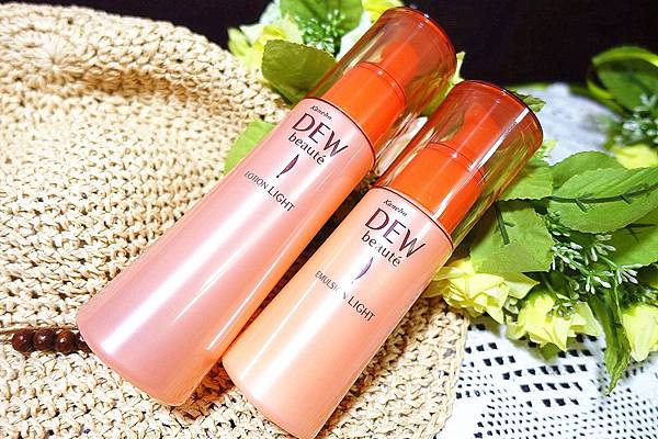 佳麗寶Kanebo DEW beauté LIGHT 潤膚露 潤膚乳 佳麗寶Kanebo DEW beauté LIGHT 潤膚露 潤膚乳