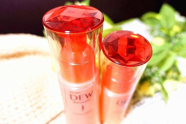佳麗寶Kanebo DEW beauté LIGHT 潤膚露 潤膚乳 佳麗寶Kanebo DEW beauté LIGHT 潤膚露 潤膚乳