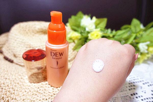 佳麗寶Kanebo DEW beauté LIGHT 潤膚露 潤膚乳 佳麗寶Kanebo DEW beauté LIGHT 潤膚露 潤膚乳