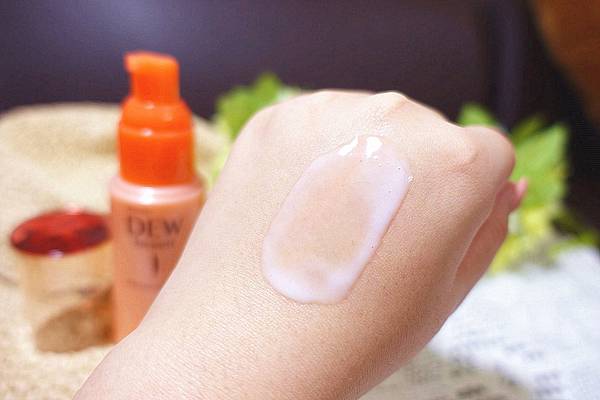 佳麗寶Kanebo DEW beauté LIGHT 潤膚露 潤膚乳 佳麗寶Kanebo DEW beauté LIGHT 潤膚露 潤膚乳