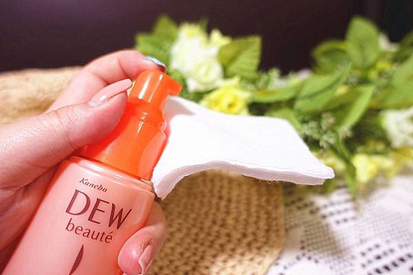 佳麗寶Kanebo DEW beauté LIGHT 潤膚露 潤膚乳 佳麗寶Kanebo DEW beauté LIGHT 潤膚露 潤膚乳