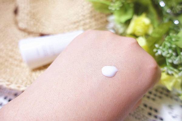 ALBION 活潤透白阻黑精華液