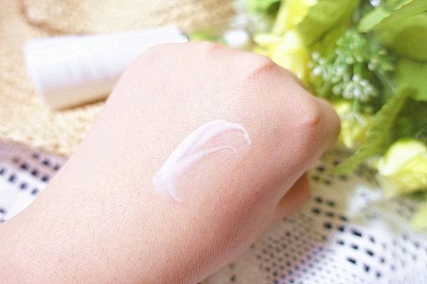 ALBION 活潤透白阻黑精華液