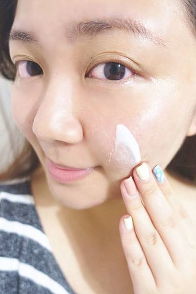 ALBION 活潤透白阻黑精華液