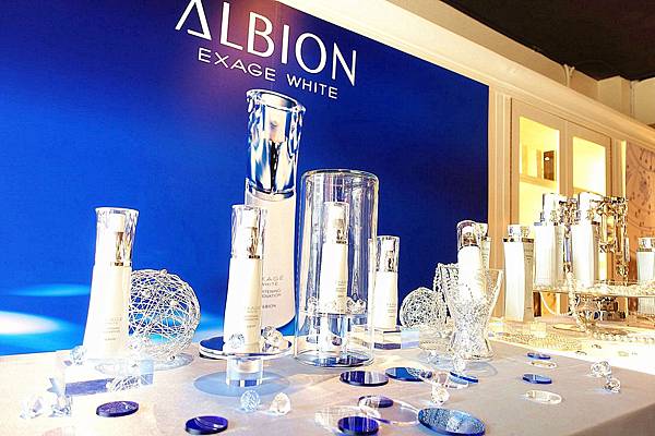ALBION 活潤透白阻黑精華液 ALBION 活潤透白阻黑精華液