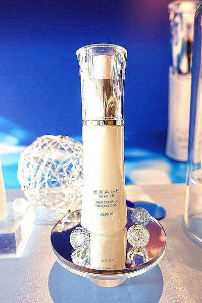 ALBION 活潤透白阻黑精華液 ALBION 活潤透白阻黑精華液