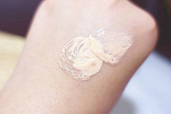 BEVY C. 光透幻白妝前保濕精華.淨白粉底液 BEVY C. 光透幻白妝前保濕精華.淨白粉底液