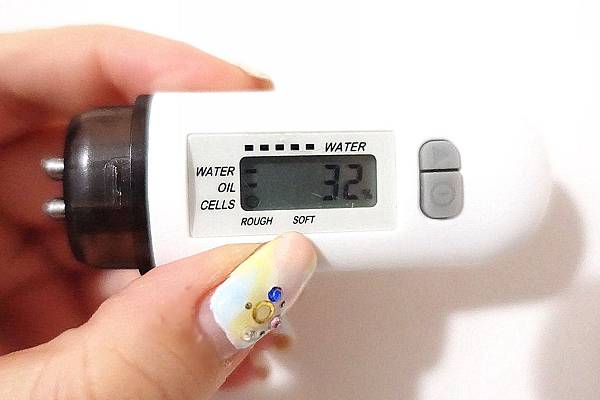 BEVY C. 光透幻白妝前保濕精華.淨白粉底液 BEVY C. 光透幻白妝前保濕精華.淨白粉底液