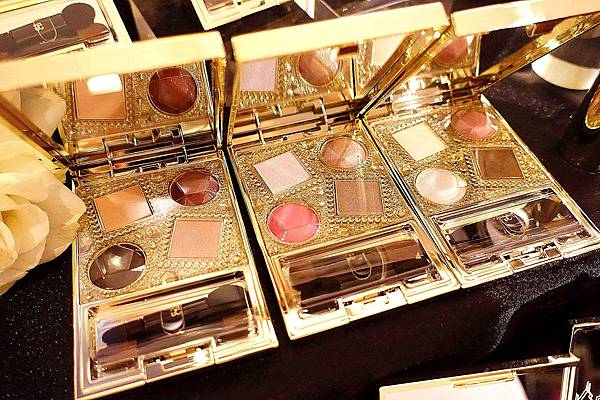 Elegance彩妝 極緻歡顏5D蜜粉餅 魅晶四射眼彩盤