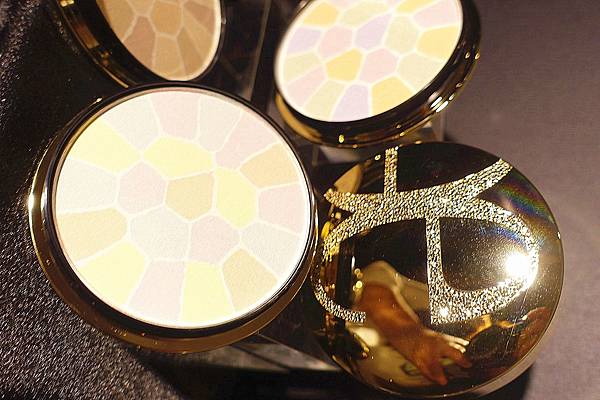 Elegance彩妝 極緻歡顏5D蜜粉餅 魅晶四射眼彩盤 Elegance彩妝 極緻歡顏5D蜜粉餅 魅晶四射眼彩盤