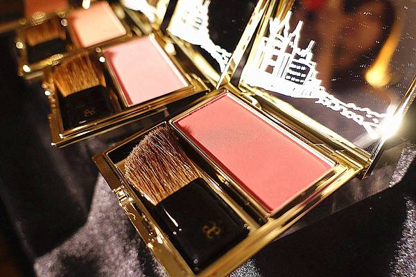 Elegance彩妝 極緻歡顏5D蜜粉餅 魅晶四射眼彩盤 Elegance彩妝 極緻歡顏5D蜜粉餅 魅晶四射眼彩盤