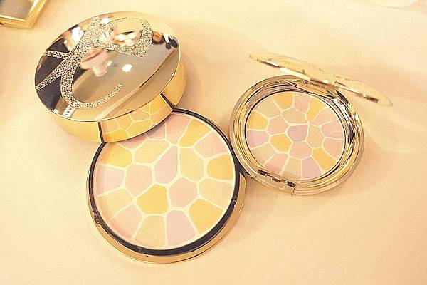 Elegance彩妝 極緻歡顏5D蜜粉餅 魅晶四射眼彩盤