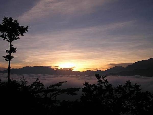 阿里山日出.jpg 阿里山日出.jpg