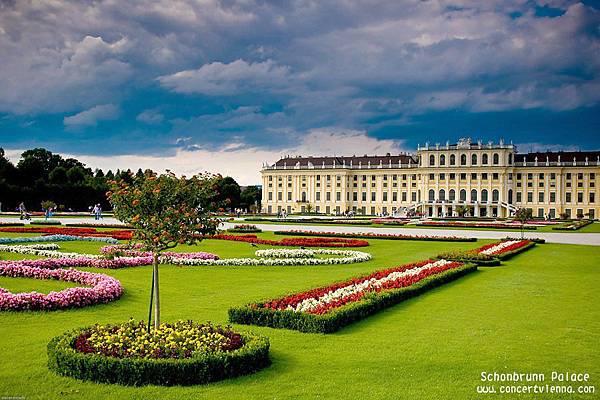 4. Schonbrunn Palace 美泉宮 4. Schonbrunn Palace 美泉宮